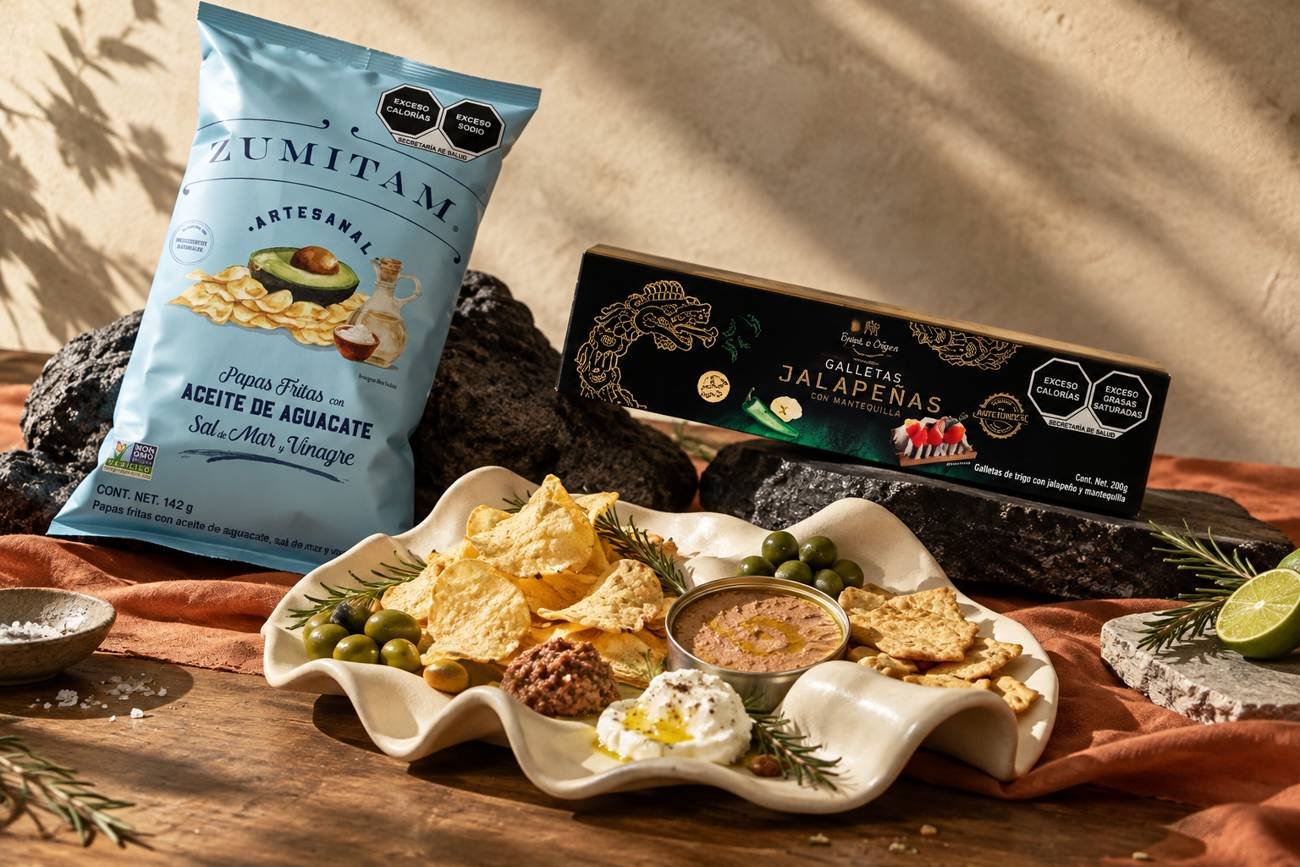 Papas Zumitam y galletas jalapeñas servidas con dips