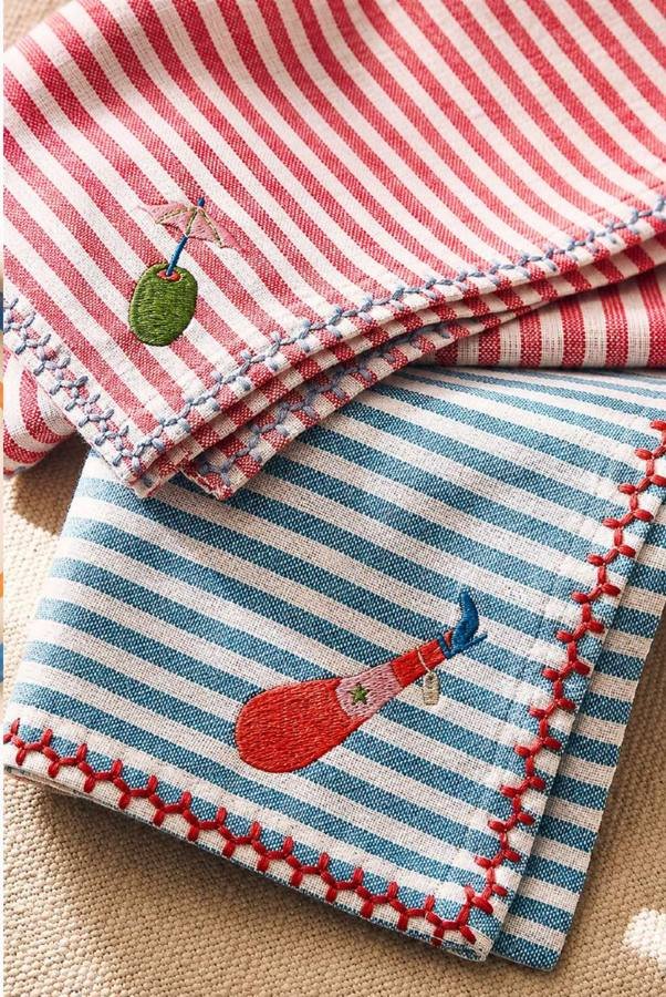 Servilletas de rayas con ilustraciones bordadas